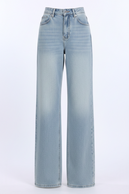 Jean Brut™ — Light Blue Fondo Blanco Puro